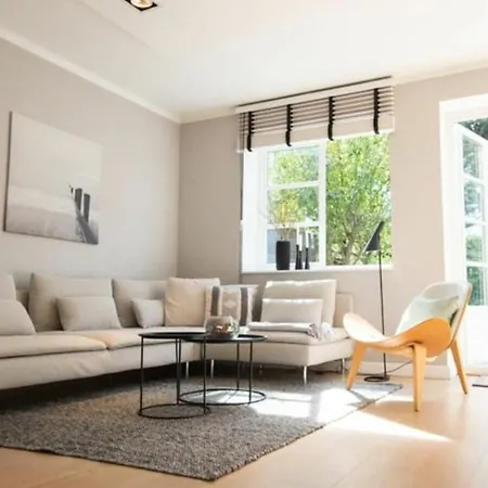 Holiday Home List Lounge *