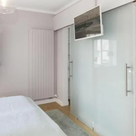 Holiday Home List Lounge * List